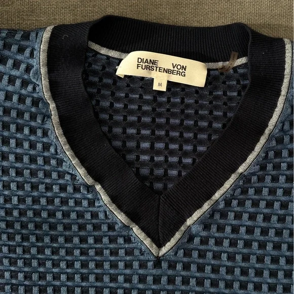 Diane Von Furstenberg Textured Crop Stretchy Blue V-Neck Sweater - Picture 5 of 9